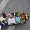 خوردن غذای حلال در خیابان‌های بانکوک