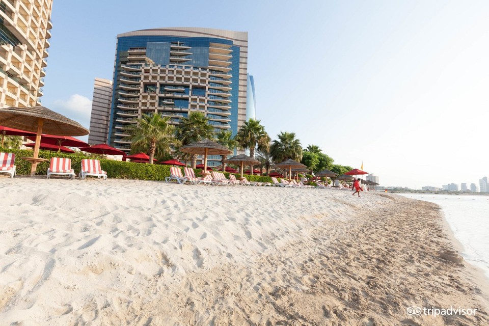 hotels-dubai-Khalidia-Palace-beach--v4966437-26ba2c9637d85cfabc7a35aea816c669.jpg