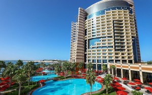 hotels-dubai-Khalidia-Palace-hotel-and-pool-view-bb880fb51c6b9371b902060267e97128.jpg