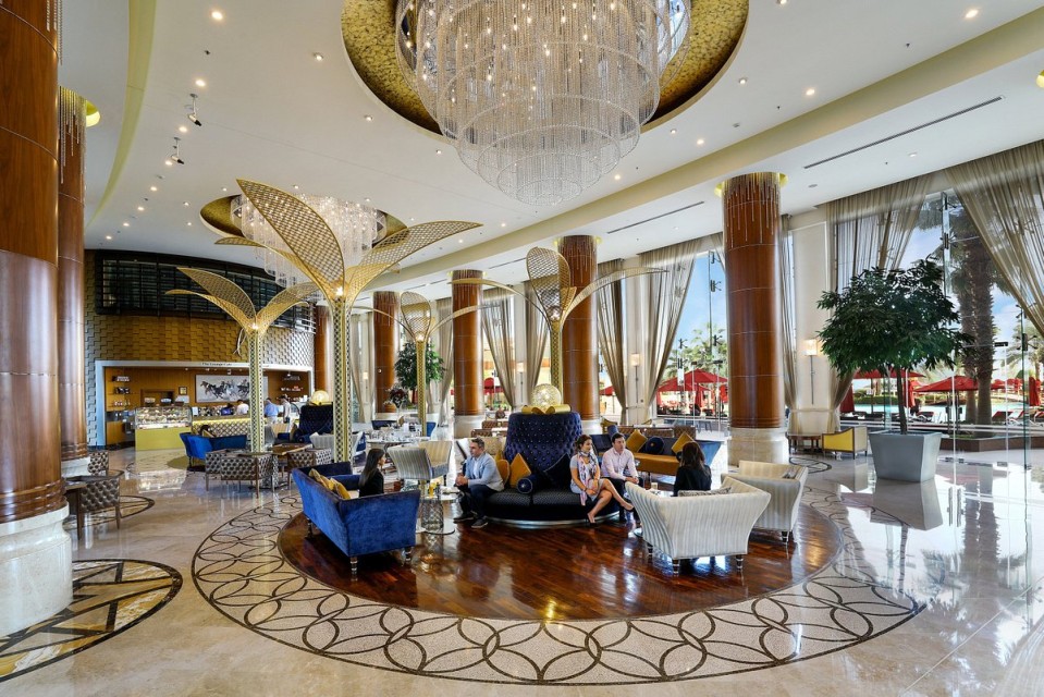 hotels-dubai-Khalidia-Palace-hotel-lobby-26ba2c9637d85cfabc7a35aea816c669.jpg
