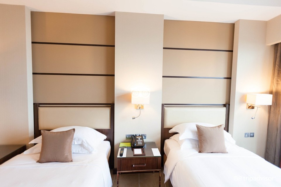 hotels-dubai-Khalidia-Palace-khalidiya-two-bedroom-suite-with--(3)-26ba2c9637d85cfabc7a35aea816c669.jpg