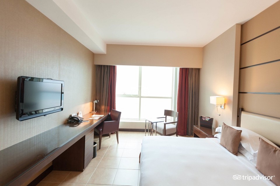 hotels-dubai-Khalidia-Palace-khalidiya-two-bedroom-suite-with--(5)-26ba2c9637d85cfabc7a35aea816c669.jpg