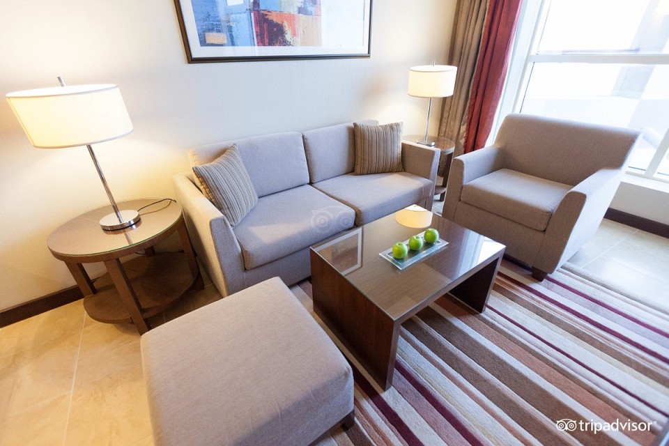 hotels-dubai-Khalidia-Palace-premium-room-plus--v4966776-26ba2c9637d85cfabc7a35aea816c669.jpg