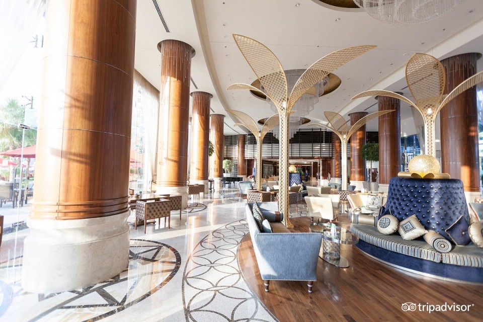 hotels-dubai-Khalidia-Palace-the-lounge--v4966703-26ba2c9637d85cfabc7a35aea816c669.jpg