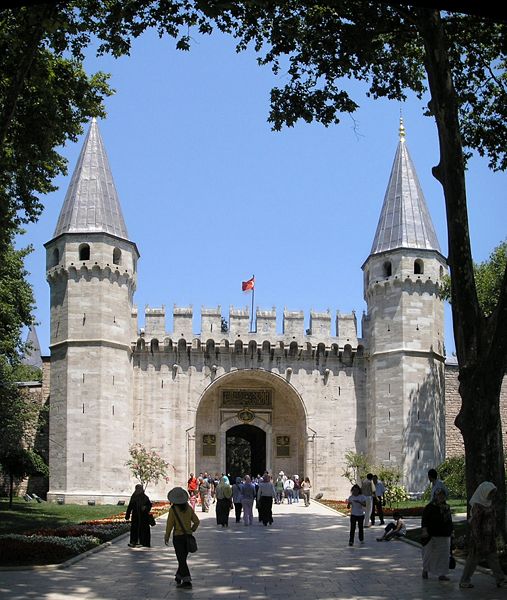 507px_Gate_of_Salutation_Topkapi_Istanbul_2007_Pano
