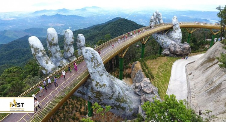 قدم زدن بر روی پل طلایی ویتنام 