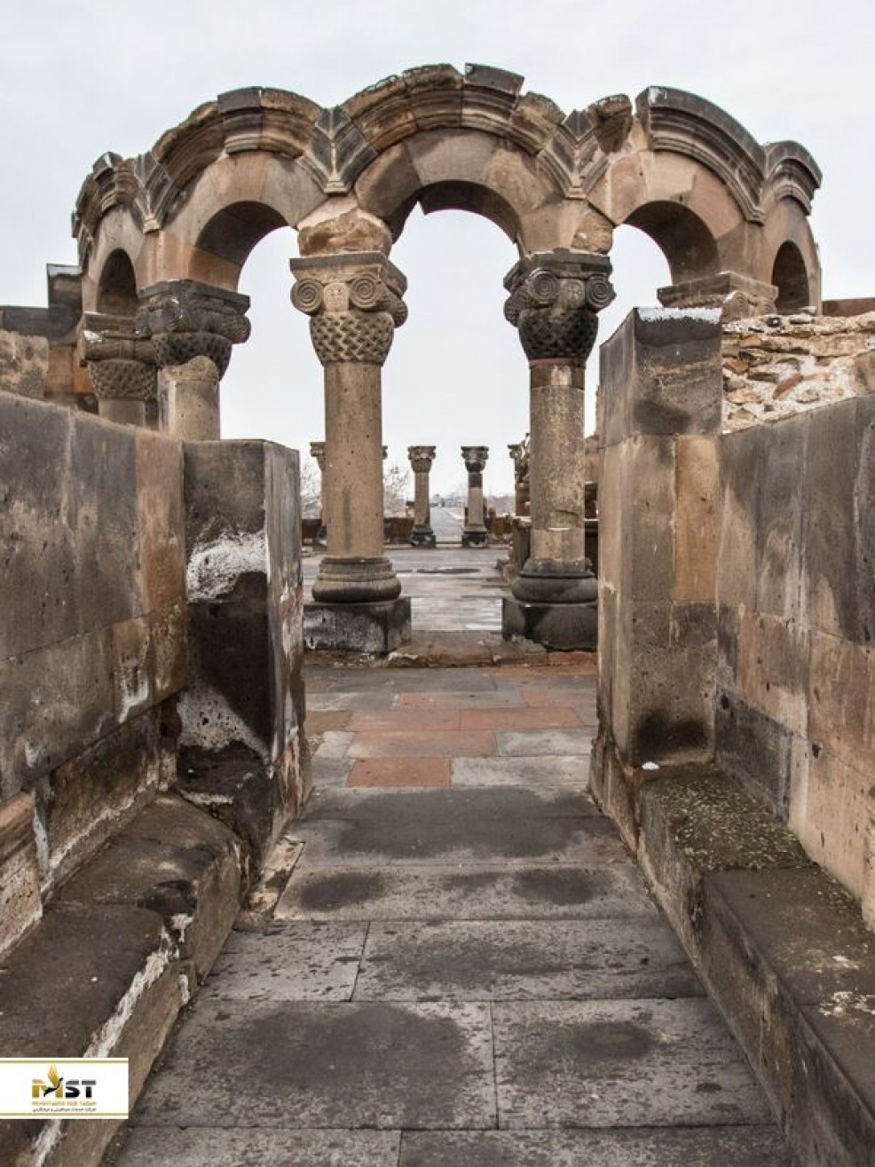 بازدید از کلیسای زوارتنوتس یکی بناهای به جا مانده از تاریخ کهن ارمنستان