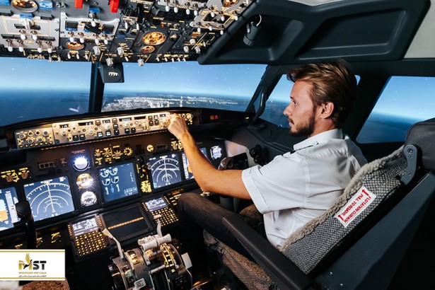هدایت هواپیمای بویینگ 737 در دبی