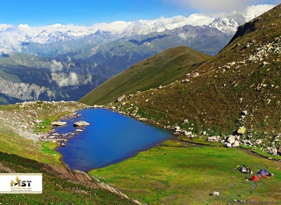 جذاب‌ترین دریاچه‌های طبیعی گرجستان برای طبیعت‌گردان