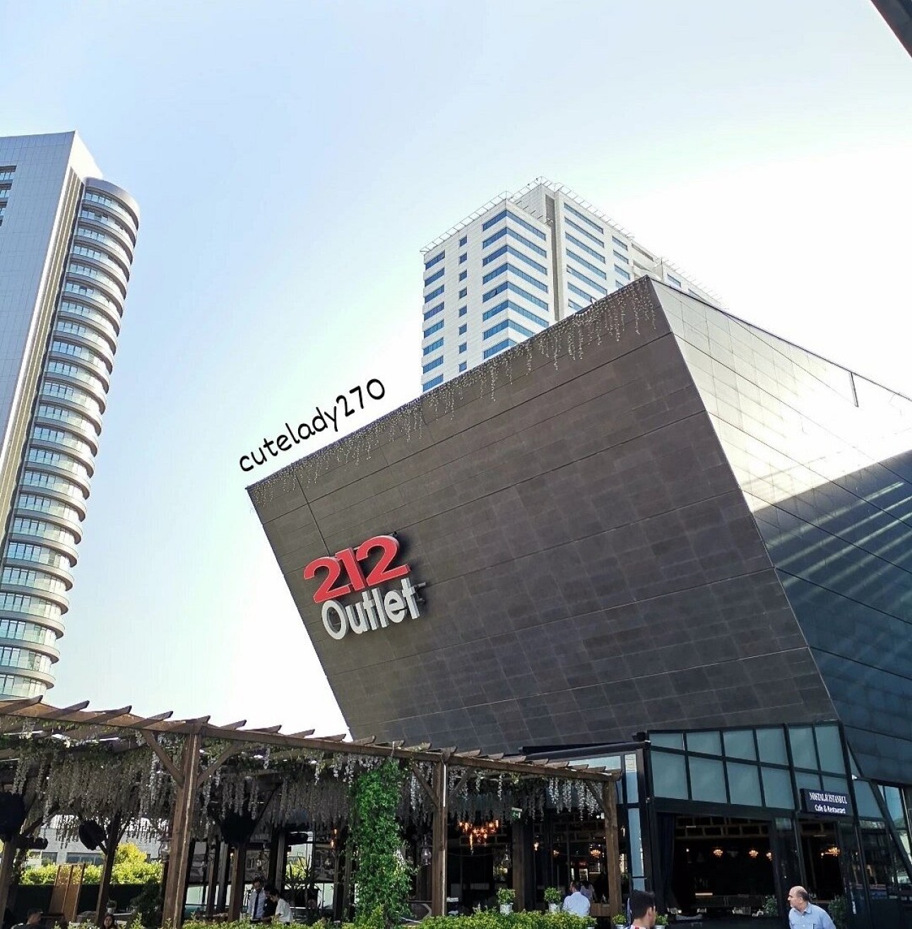 راهنمای کامل مرکز خرید ۲۱۲ استانبول