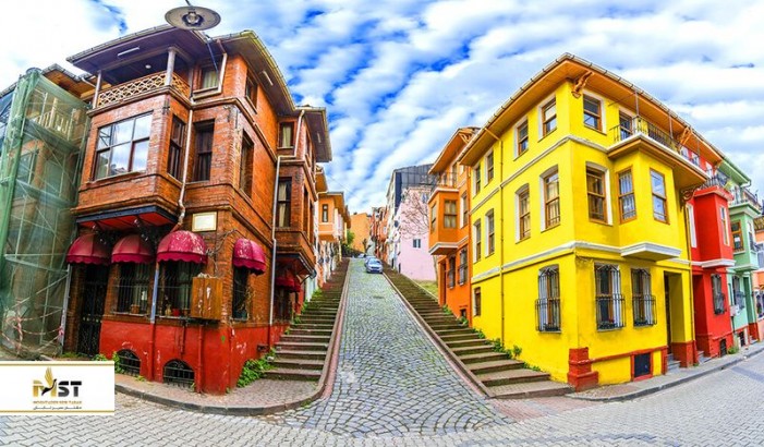 گردش در کوچه‌های رنگی و زیبای استانبول