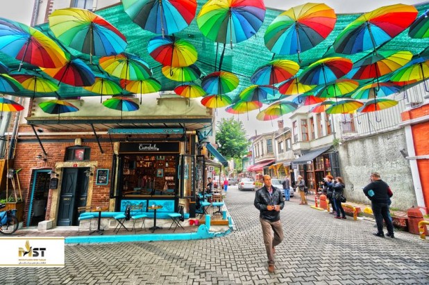 نقاشی‌های خیابانی در شهر پر هیاهوی استانبول
