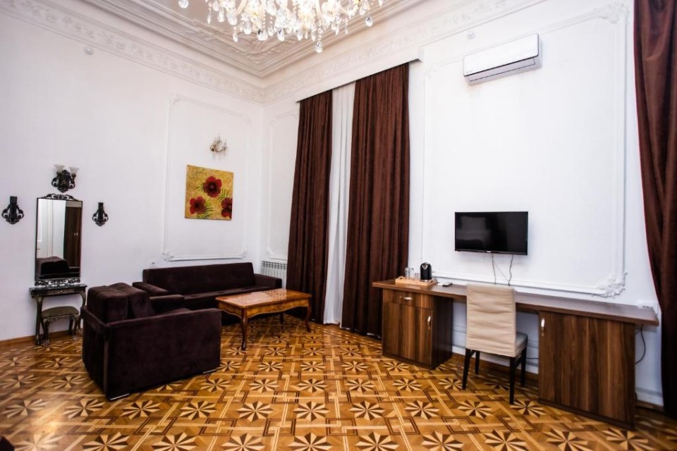 hotels-Baku-Malakan-Nizami-439741005-26ba2c9637d85cfabc7a35aea816c669.jpg