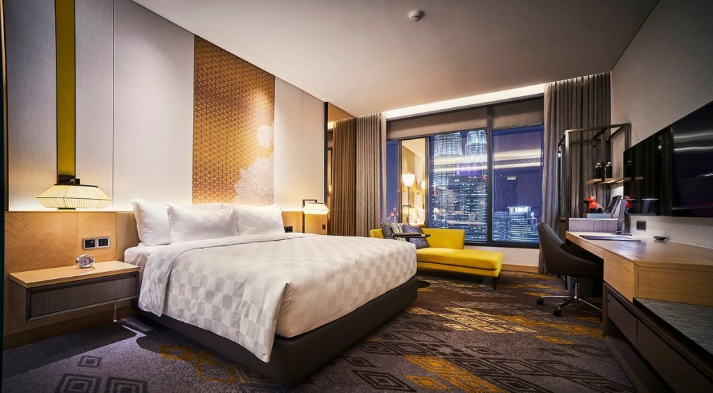 hotels-Malaysia-Kuala-LAmpur-EQ-deluxe-king-guestroom-26ba2c9637d85cfabc7a35aea816c669.jpg
