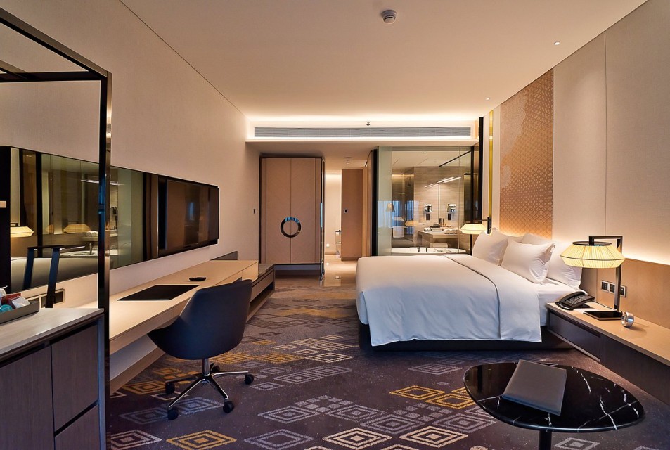 hotels-Malaysia-Kuala-LAmpur-EQ-deluxe-king-room-(1)-26ba2c9637d85cfabc7a35aea816c669.jpg