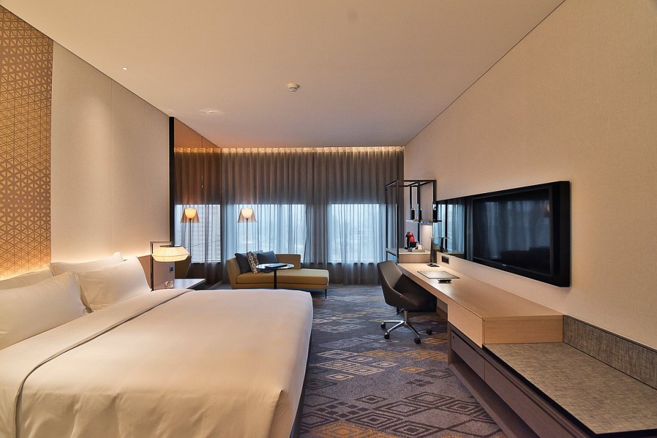 hotels-Malaysia-Kuala-LAmpur-EQ-deluxe-king-room-26ba2c9637d85cfabc7a35aea816c669.jpg