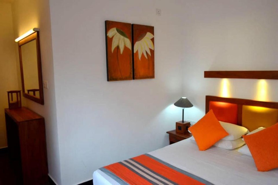 hotels-Sri-Lanka-Negombo-Golden-Star-Beach-226156006-26ba2c9637d85cfabc7a35aea816c669.jpg