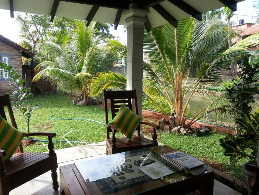 hotels-Sri-Lanka-Negombo-Green-Wood-Villa-cannal-view-26ba2c9637d85cfabc7a35aea816c669.jpg