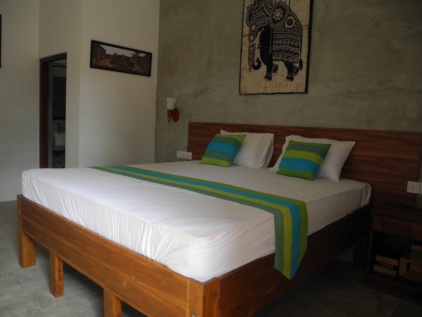 hotels-Sri-Lanka-Negombo-Green-Wood-Villa-dable-bed-room-26ba2c9637d85cfabc7a35aea816c669.jpg