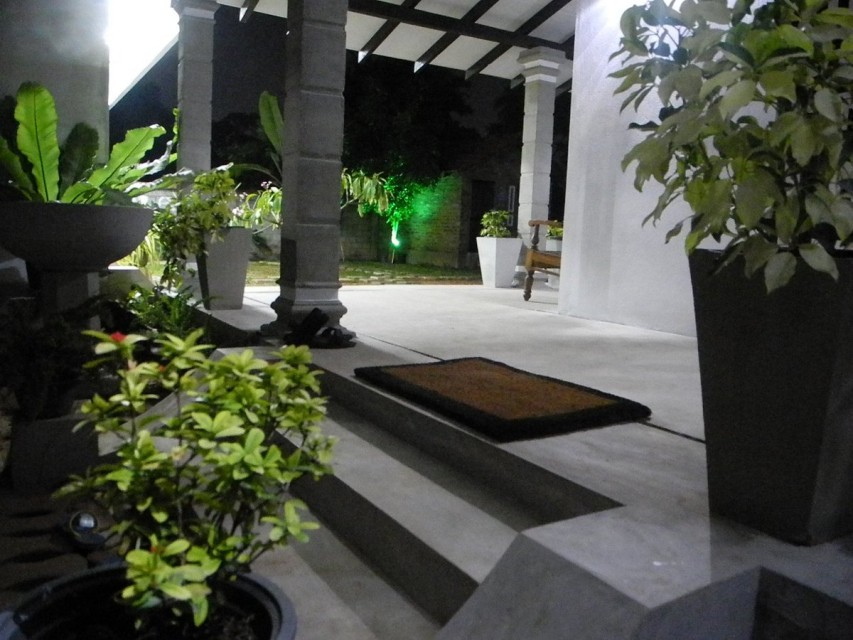 hotels-Sri-Lanka-Negombo-Green-Wood-Villa-terace-26ba2c9637d85cfabc7a35aea816c669.jpg