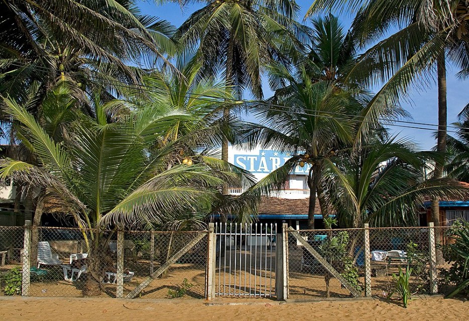 hotels-Sri-Lanka-Negombo-Star-Beach-Guest-House-het-hotel-vanaf-het-strand-26ba2c9637d85cfabc7a35aea816c669.jpg