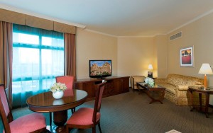 hotels-dubai-Swissotel-Al-Murooj-2-bedroom-apartment-bb880fb51c6b9371b902060267e97128.jpg