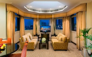 hotels-dubai-Swissotel-Al-Murooj-2-bedroom-deluxe-suite-bb880fb51c6b9371b902060267e97128.jpg