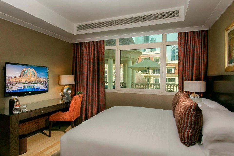 hotels-dubai-Swissotel-Al-Murooj-2-bedroom-premium-suite-(2)-26ba2c9637d85cfabc7a35aea816c669.jpg