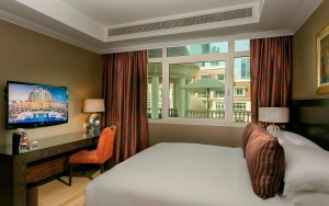 hotels-dubai-Swissotel-Al-Murooj-2-bedroom-premium-suite-(2)-bb880fb51c6b9371b902060267e97128.jpg