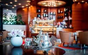 hotels-dubai-Swissotel-Al-Murooj-circle-cafe-bb880fb51c6b9371b902060267e97128.jpg
