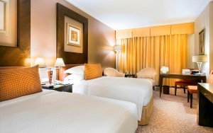 hotels-dubai-Swissotel-Al-Murooj-classic-room-(1)-bb880fb51c6b9371b902060267e97128.jpg