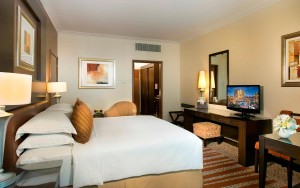 hotels-dubai-Swissotel-Al-Murooj-classic-room-bb880fb51c6b9371b902060267e97128.jpg
