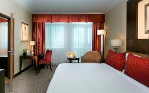 hotels-dubai-Swissotel-Al-Murooj-classic-suite-(1)-bb880fb51c6b9371b902060267e97128.jpg
