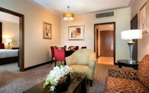 hotels-dubai-Swissotel-Al-Murooj-classic-suite-bb880fb51c6b9371b902060267e97128.jpg