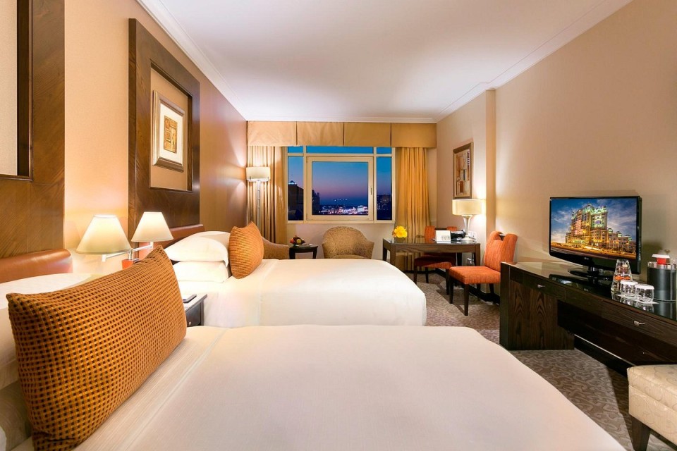 hotels-dubai-Swissotel-Al-Murooj-club-rotana-room-(1)-26ba2c9637d85cfabc7a35aea816c669.jpg