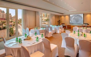 hotels-dubai-Swissotel-Al-Murooj-meeting-room-(1)-bb880fb51c6b9371b902060267e97128.jpg