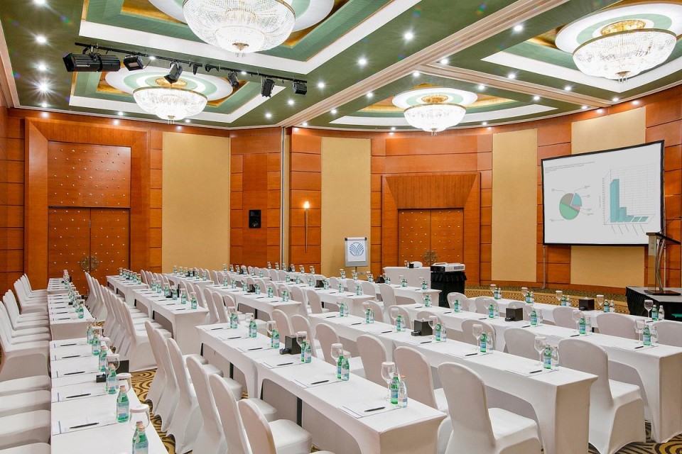 hotels-dubai-Swissotel-Al-Murooj-meeting-room-(4)-26ba2c9637d85cfabc7a35aea816c669.jpg