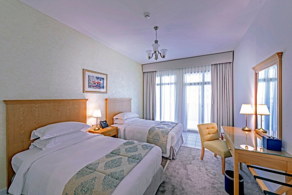 hotels-dubai-Swissotel-Al-Murooj-roda-al-murooj-(20)-26ba2c9637d85cfabc7a35aea816c669.jpg