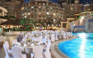hotels-dubai-Swissotel-Al-Murooj-swimming-pool-(2)-bb880fb51c6b9371b902060267e97128.jpg