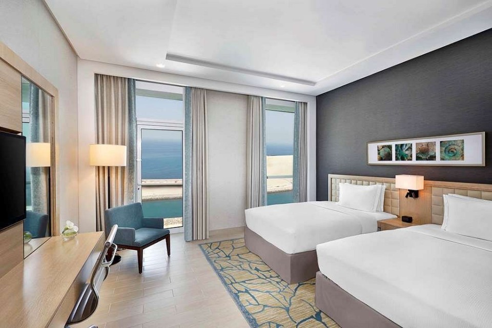 hotels-dubai-hotel-doubleTree-by-hilton-jumeirah-beach-dubai-guest-room-(13)-26ba2c9637d85cfabc7a35aea816c669.jpg