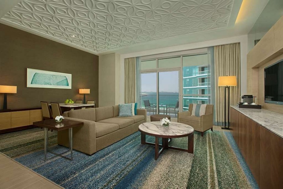hotels-dubai-hotel-doubleTree-by-hilton-jumeirah-beach-dubai-guest-room-(15)-26ba2c9637d85cfabc7a35aea816c669.jpg