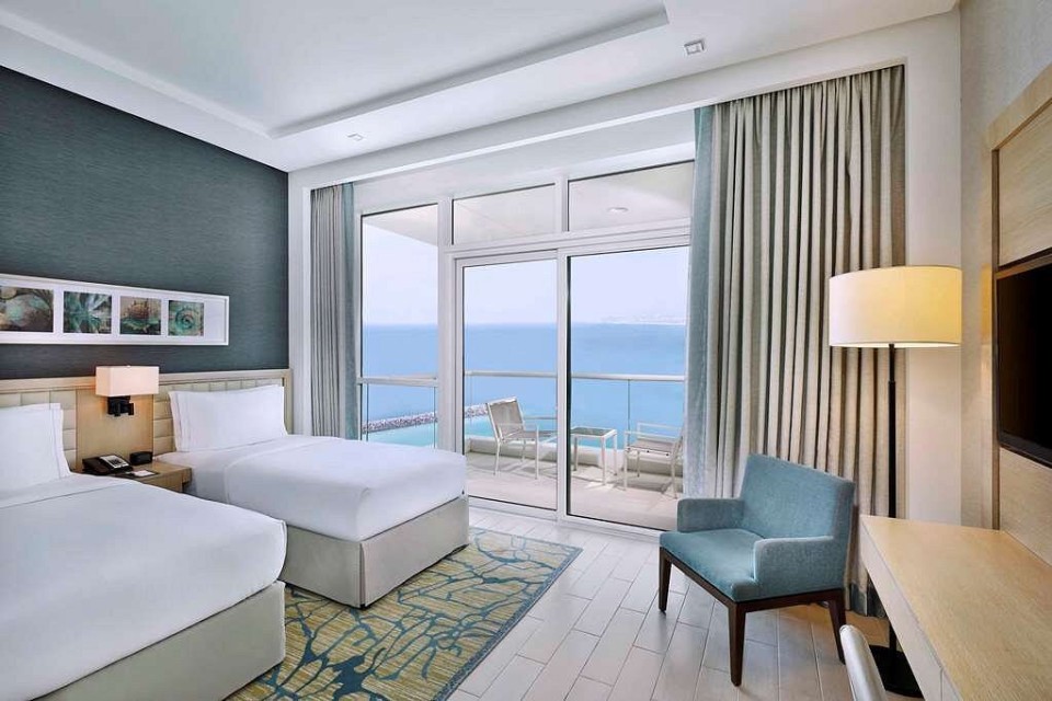 hotels-dubai-hotel-doubleTree-by-hilton-jumeirah-beach-dubai-guest-room-(3)-26ba2c9637d85cfabc7a35aea816c669.jpg