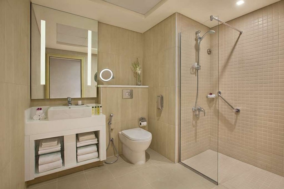 hotels-dubai-hotel-doubleTree-by-hilton-jumeirah-beach-dubai-guest-room-bath-(1)-26ba2c9637d85cfabc7a35aea816c669.jpg