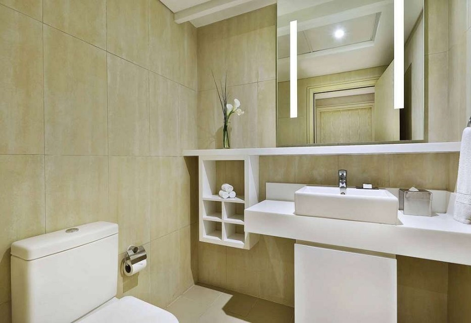 hotels-dubai-hotel-doubleTree-by-hilton-jumeirah-beach-dubai-guest-room-bath-(4)-26ba2c9637d85cfabc7a35aea816c669.jpg