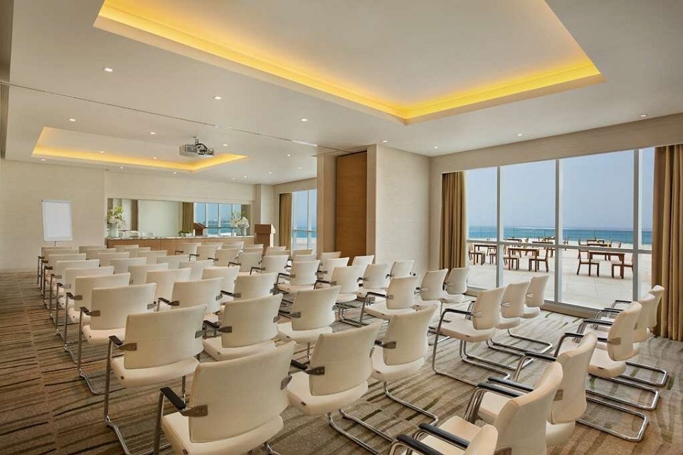 hotels-dubai-hotel-doubleTree-by-hilton-jumeirah-beach-dubai-meeting-room-(1)-26ba2c9637d85cfabc7a35aea816c669.jpg