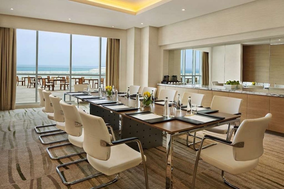 hotels-dubai-hotel-doubleTree-by-hilton-jumeirah-beach-dubai-meeting-room-26ba2c9637d85cfabc7a35aea816c669.jpg