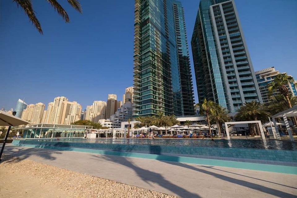 hotels-dubai-hotel-doubleTree-by-hilton-jumeirah-beach-dubai-pool-(2)-26ba2c9637d85cfabc7a35aea816c669.jpg