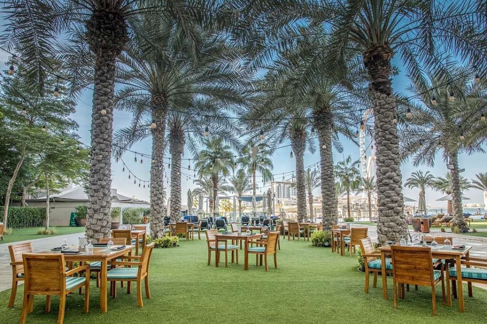 hotels-dubai-hotel-doubleTree-by-hilton-jumeirah-beach-dubai-restaurant-(4)-26ba2c9637d85cfabc7a35aea816c669.jpg