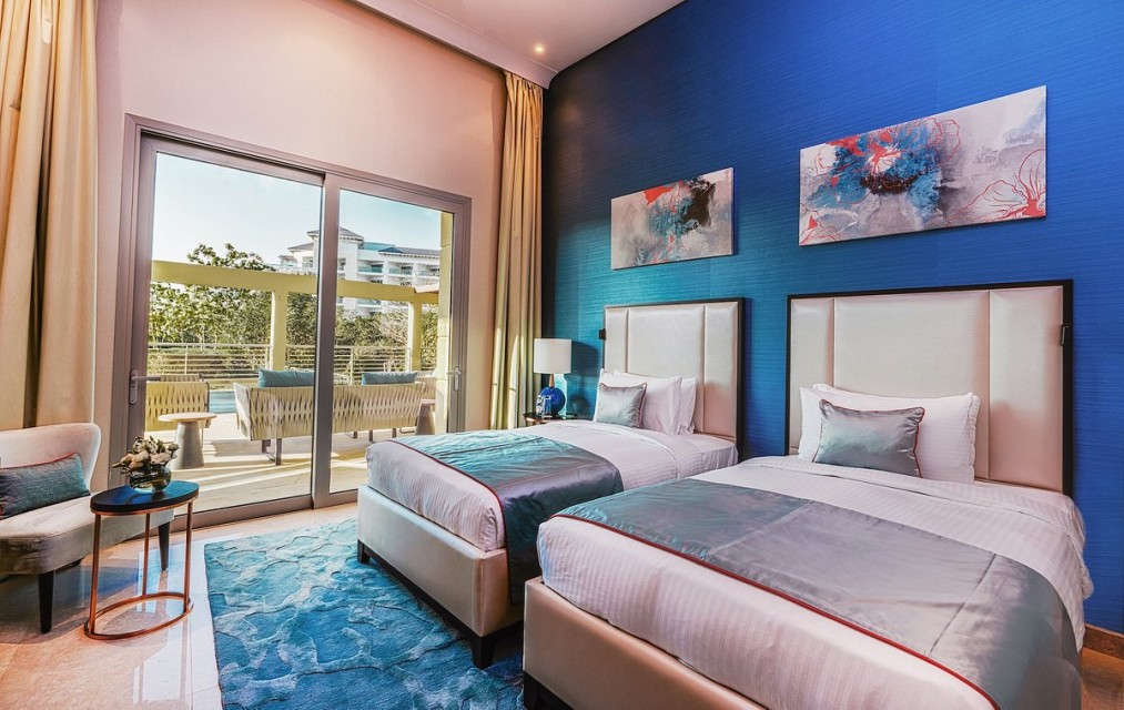 hotels-dubai-hotel-rixos-the-palm-dubai-pool-suite-guest-bedroom-26ba2c9637d85cfabc7a35aea816c669.jpg