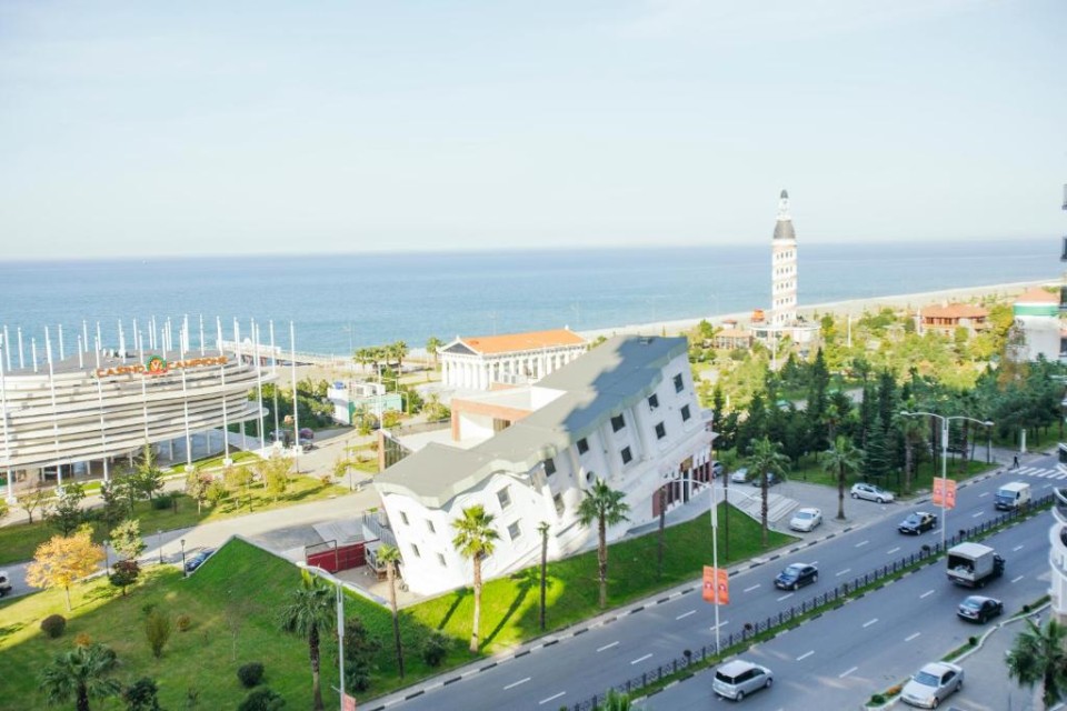 hotels-georgia-batumi-Panorama-Sea-Tower-125149168-26ba2c9637d85cfabc7a35aea816c669.jpg
